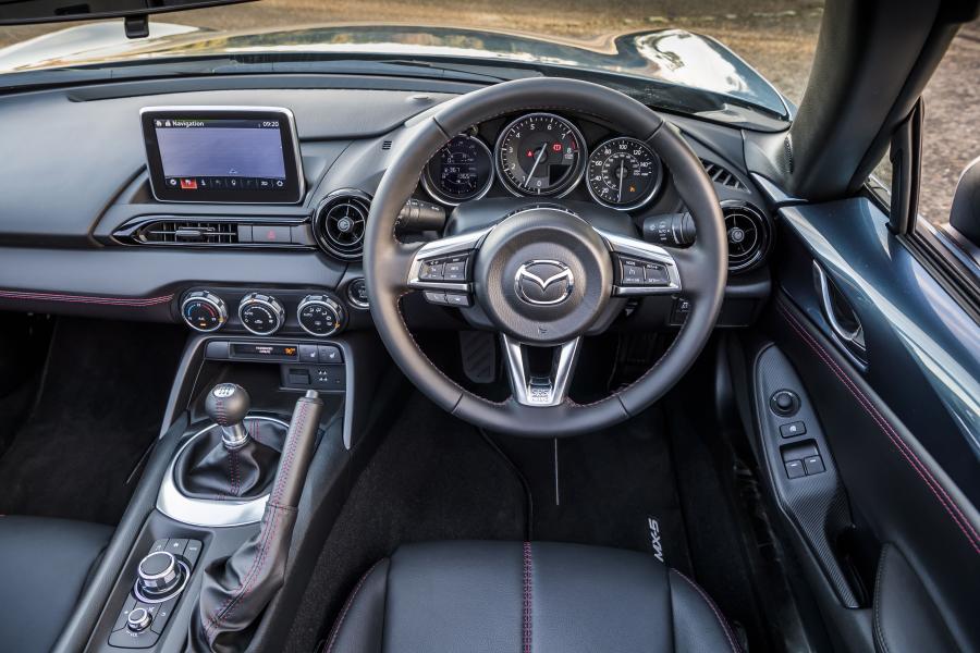 Торпедо Mazda MX-5 Arctic 2017 года  (UK) (фото 52 из 53)